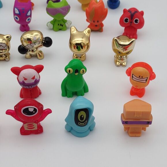 Gogo's Crazy Bones Mixed Lot of 50 Figures - Picture 7 of 7
